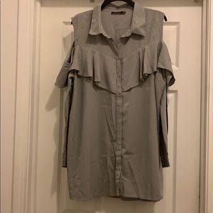 NWOT Blouse w/ruffle detail & shoulder cutouts
